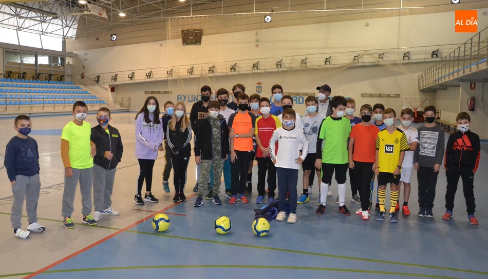 Foto 2 - La Escuela Municipal de Fútbol Sala regresa a los entrenamientos tras 20 meses de parón