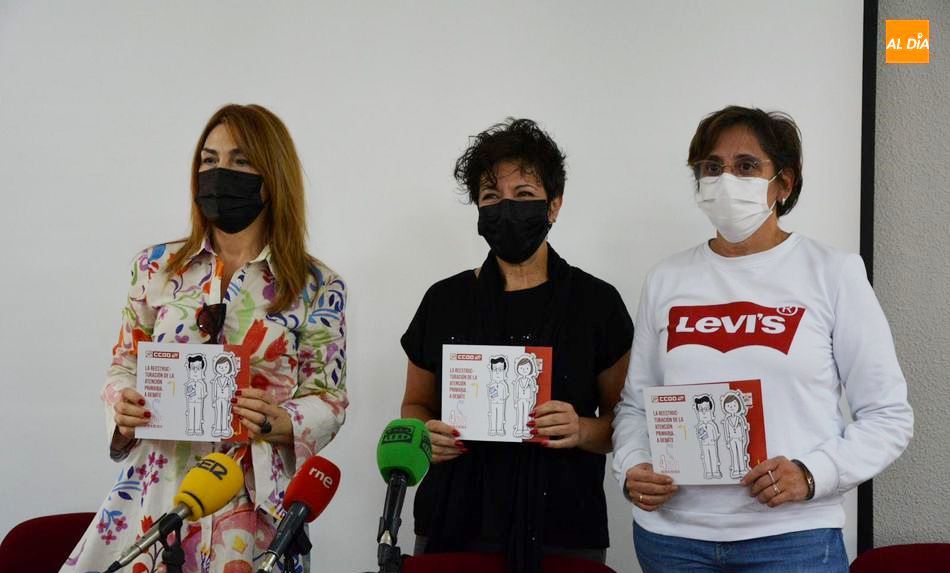 Raquel Vacas, responsable Atención Primaria Salamanxa CCOO, Mari Ángeles Salinero, coordinadora provincial de Sanidad en CCOO, y Ana Rosa Rivas, secretaria regional de Sanidad de CCOO. Foto de Vanesa Martins