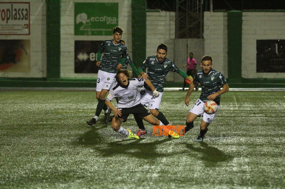 Bermejo se queja tras un golpe de Cristóbal / Kiko Robles