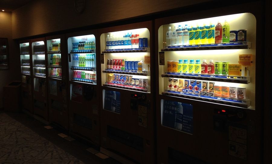 El objetivo de este contrato es garantizar el acceso de los trabajadores, acompañantes, pacientes y público en general a productos alimenticios y bebidas durante su estancia en las instalaciones