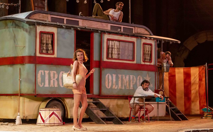 Para esta obra, Juan Carlos Rubio ha tomado como base el texto de Molière y lo ha adaptado a la realidad actual