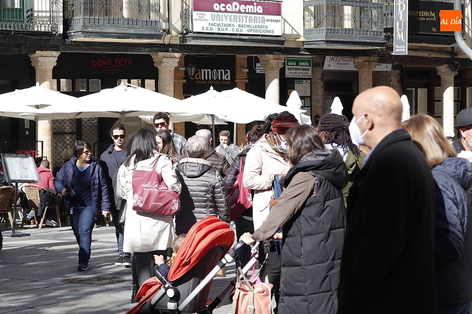 Viandantes en el centro de Salamanca. Foto de Guillermo García