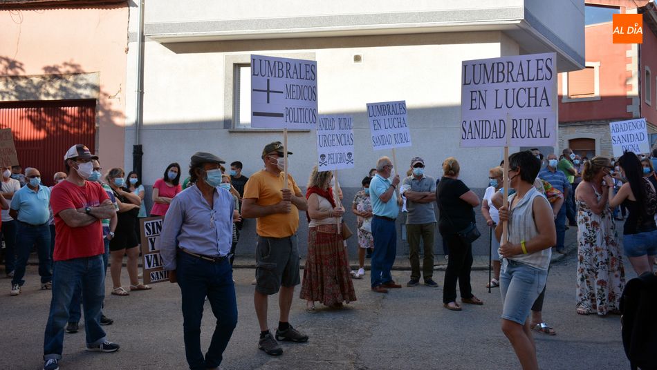 Concentración para exigir una sanidad rural de calidad celebrada en Lumbrales en junio del 2020