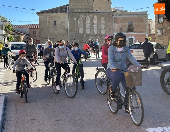El Día de la Bici solidaria de Villoria ha logrado recaudar más de 1.000 euros a beneficio de la Isla de la Palma. Archivo