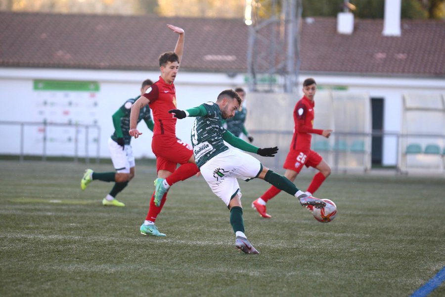 Una acción del derbi / CD Guijuelo