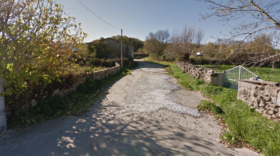 Calle Cordel en Valdehijaderos, lugar donde se produjo el ataque de los perros - GM