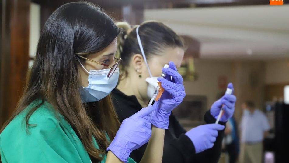 Los mayores de Villamayor que acudan a la vacunación esta semana tendrán desplazamiento gratuito