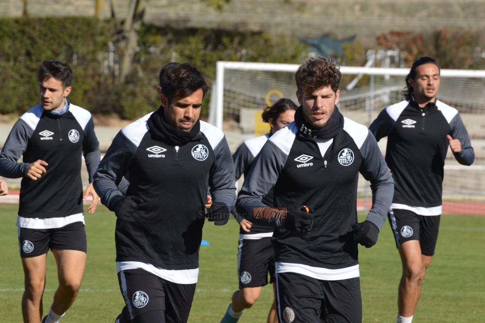 Seriedad en los jugadores del Salamanca UDS / Carlos Cuervo