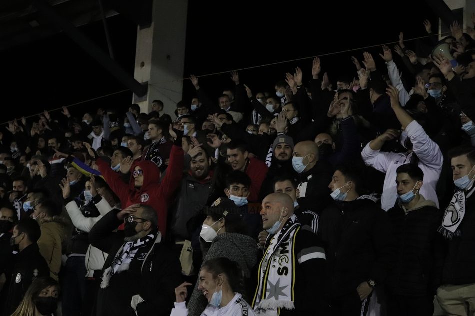 Parte de la afición blanquinegra / Guillermo García