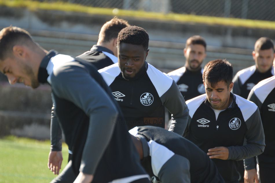 Keita, en medio del resto de sus compañeros / Carlos Cuervo