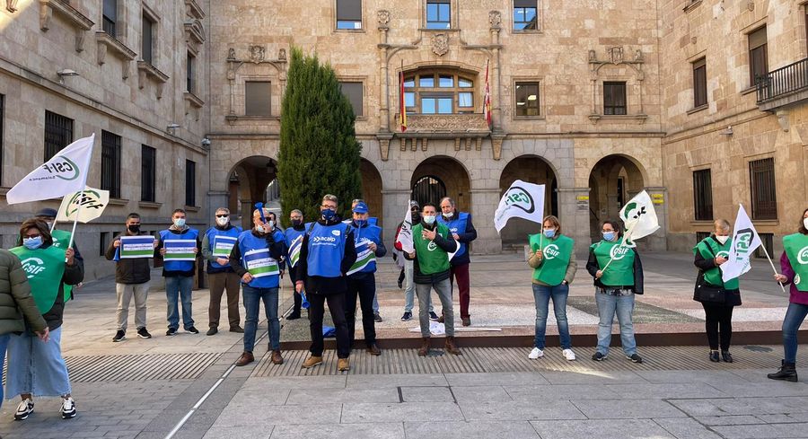 Concentración de funcionarios de prisiones en la plaza de la Constitución