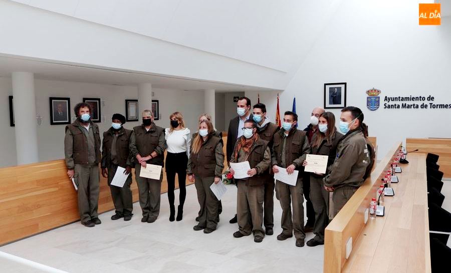Entrega de los diplomas a los alumnos del Programa Mixto de Formación y Empleo para la conservación y mejora de zonas verdes en Santa Marta. Foto de Guillermo García
