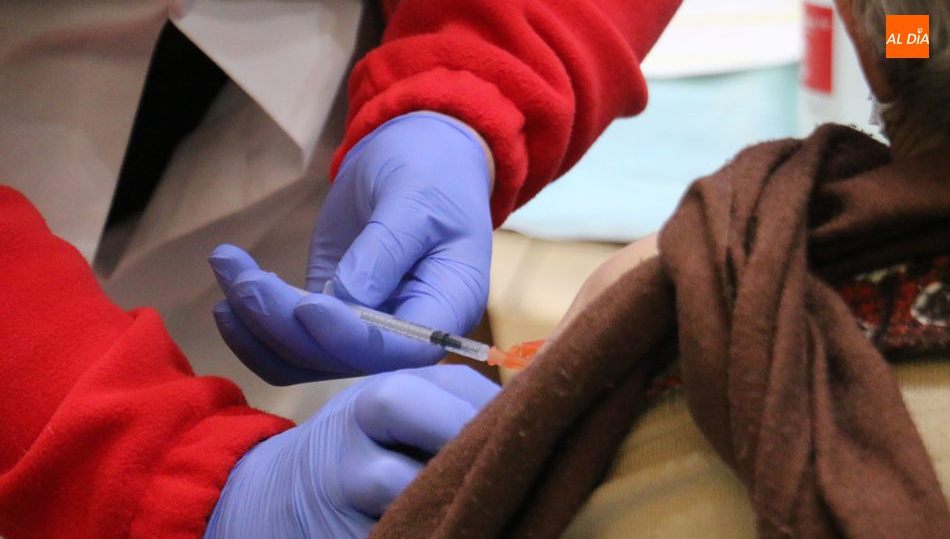 La vacunación de 3ª dosis COVID-19 y gripe, para mayores de 70 años, tendrá lugar en el pabellón de deportes de Ledesma / CORRAL