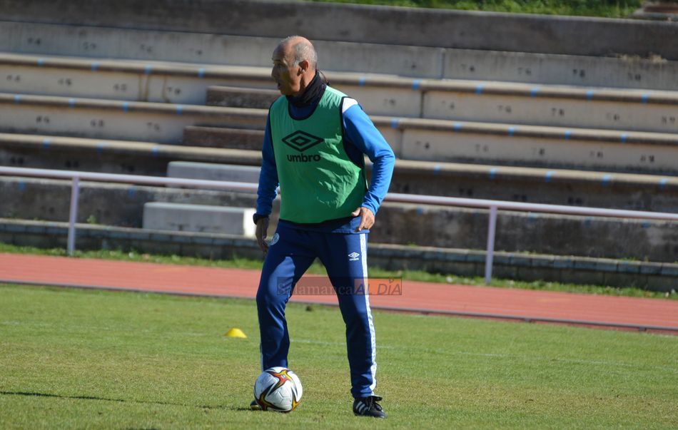 Calderón, con el balón en sus pies / Carlos Cuervo
