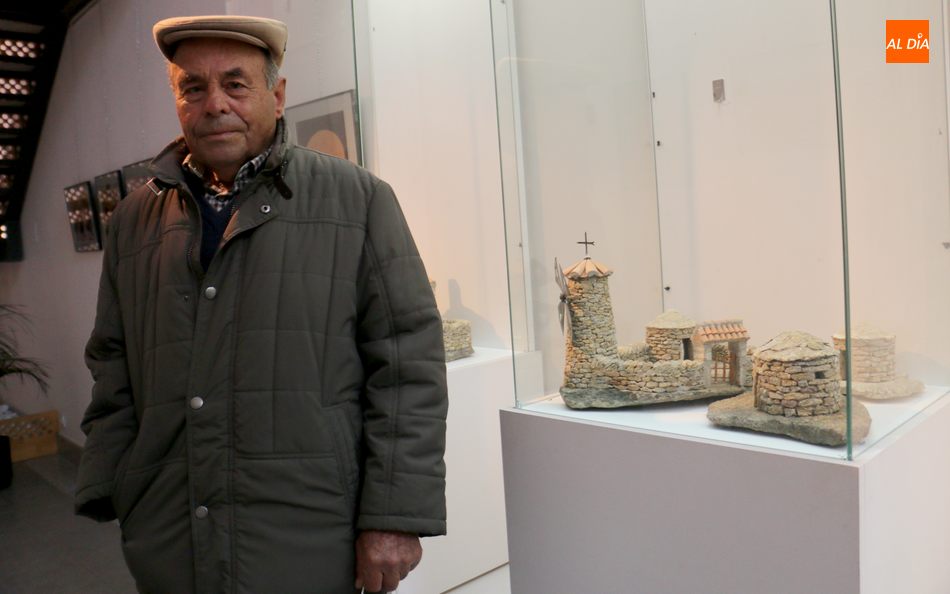 Julio Calderón Sánchez hace a sus 85 años auténticas maravillas de piedra en miniatura / CORRAL