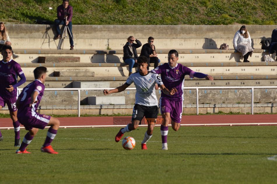 Motos, en un ataque blanquinegro / Guillermo García