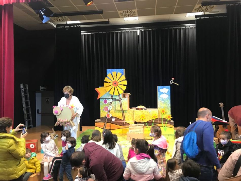 Teloncillo Teatro encandiló al público en Villamayor - Provincia a Escena