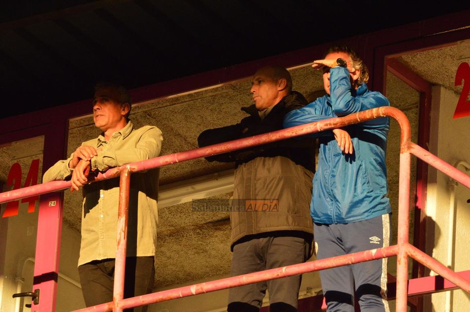 Robles, Calderón y Losada ven el partido / Guillermo García