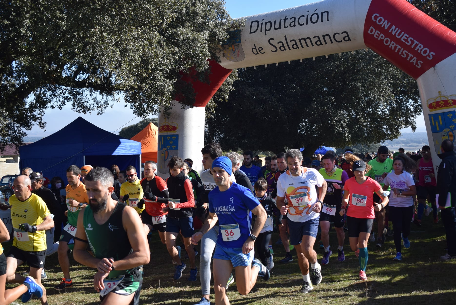 Un buen número de niños en la salida / Atletismo Salmantino