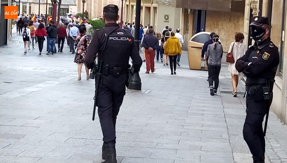 Agentes de la Policía Nacional en la calle Toro. Foto de archivo