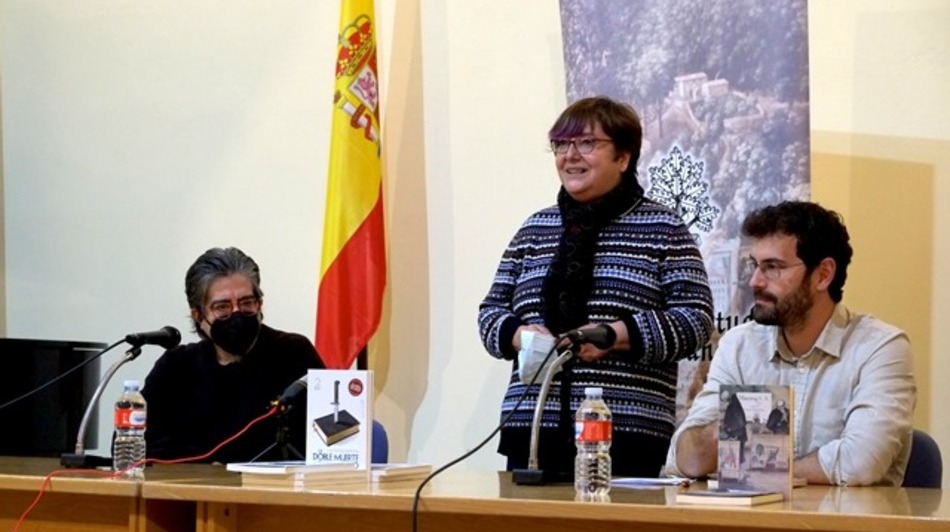 Un momento del encuentro literario en Béjar con Luis García Jambrina