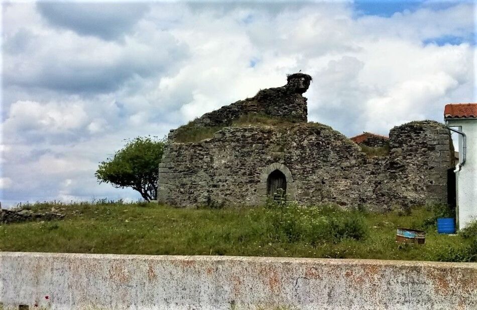 Lo que queda del Castillo de Villar de Leche. Foto: Lista Roja Patrimonio
