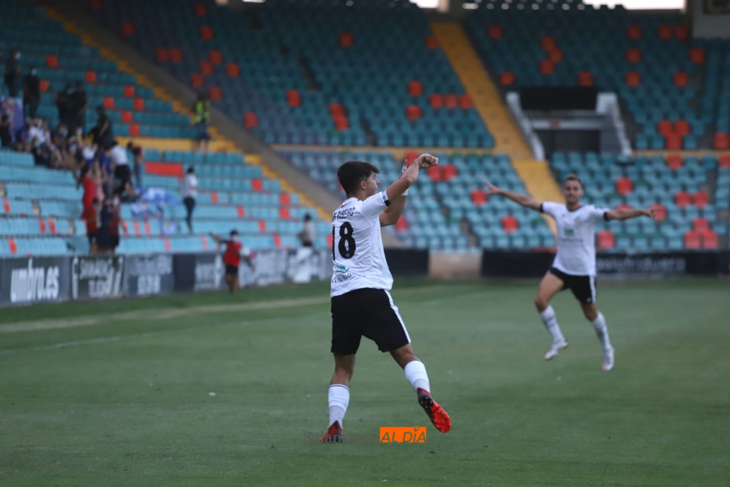 Ribeiro celebra el único tanto de este curso en casa / Lydia González