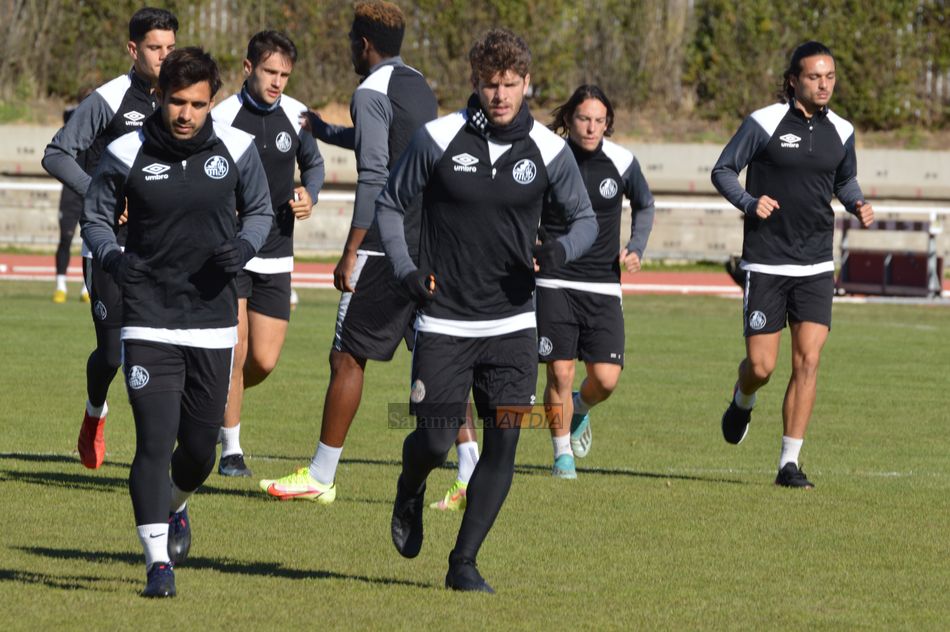Amaro trota con Télles / Carlos Cuervo