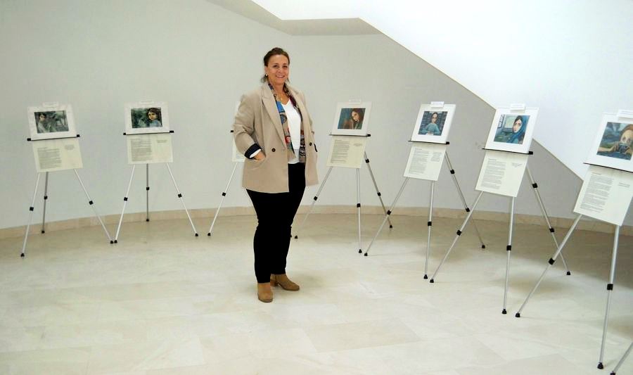La concejala de Igualdad de Santa Marta, Mari Cruz Gacho, en la presentación de esta muestra, en el Ayuntamiento