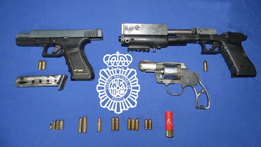 Pistolas intervenidas en esta detención