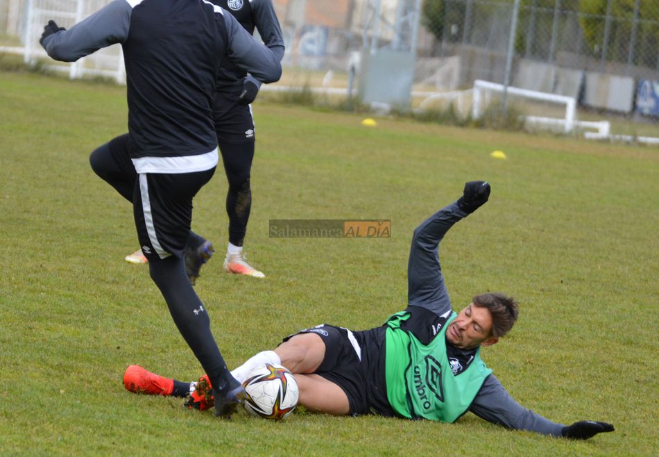 Arencibia realiza una entrada a Amaro / Carlos Cuervo