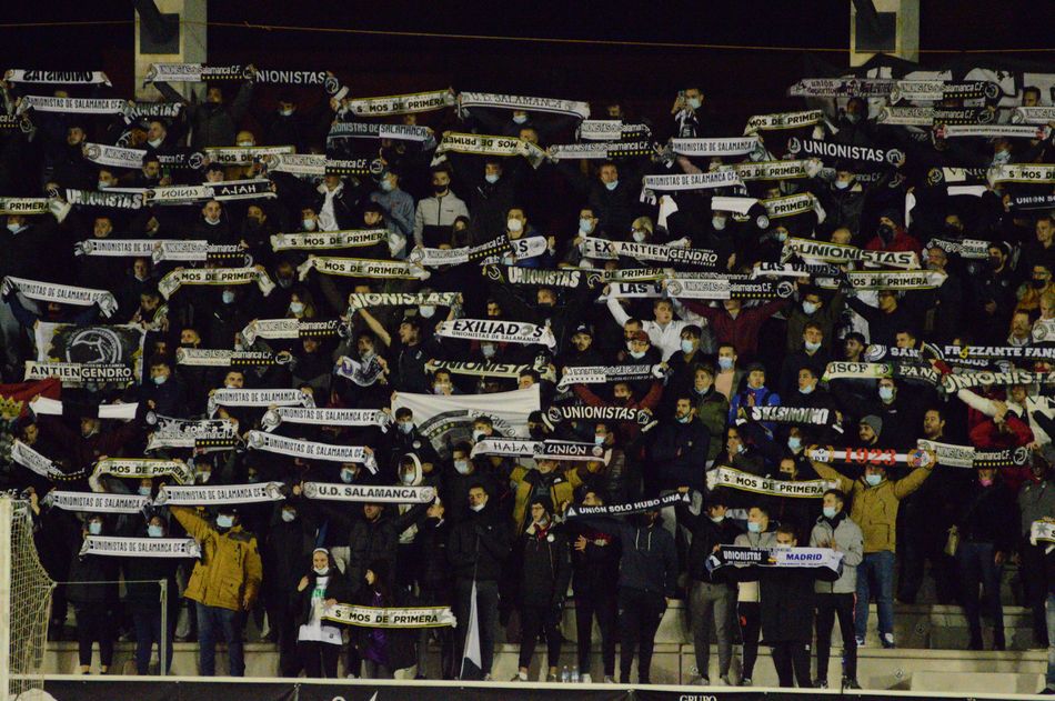 Hinchada charra en un partido como local de Unionistas / Guillermo García