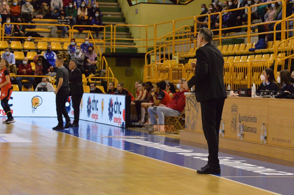 Los dos técnicos, en la banda / Guillermo García