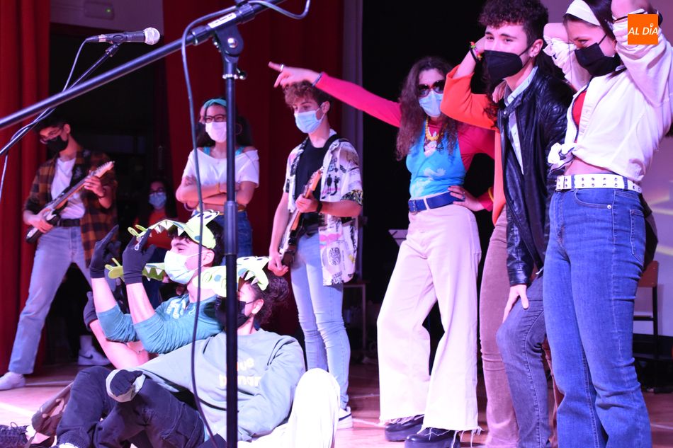 Una de las actuaciones del Festival de la Canción en el colegio San Agustín