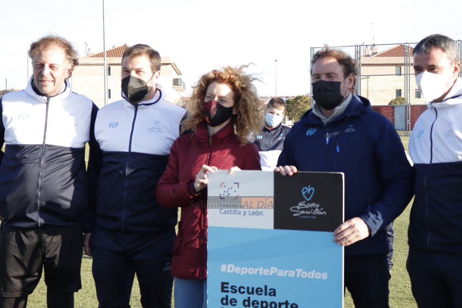 Ana Suárez, en el césped / Guillermo García