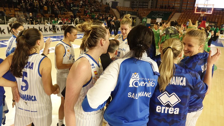 Celebración del triunfo / CB Avenida