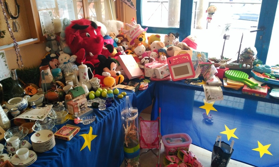 Mercadillo solidario en la Escuela Oficial de Idiomas