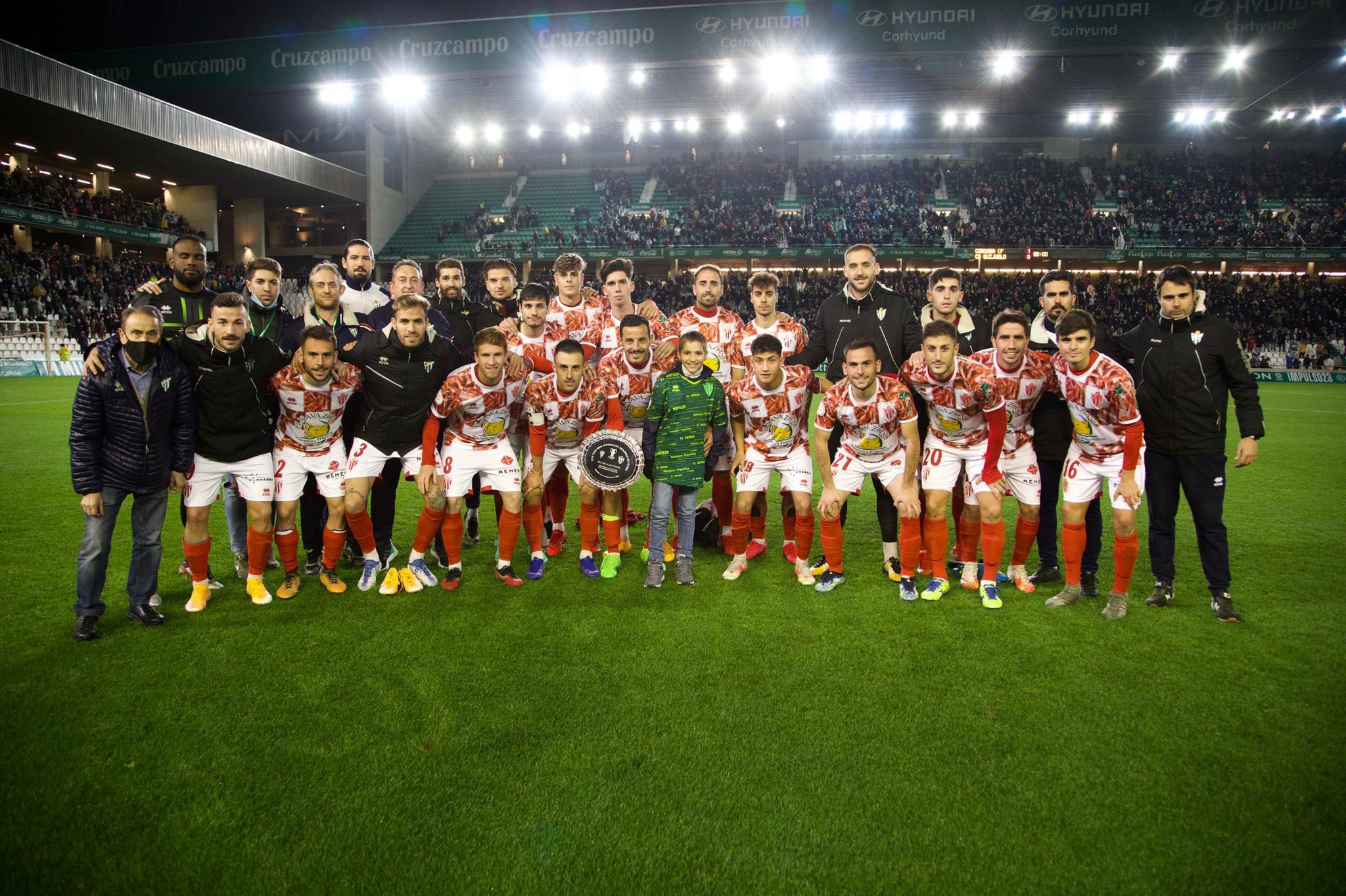 La plantilla, con el título / CD Guijuelo