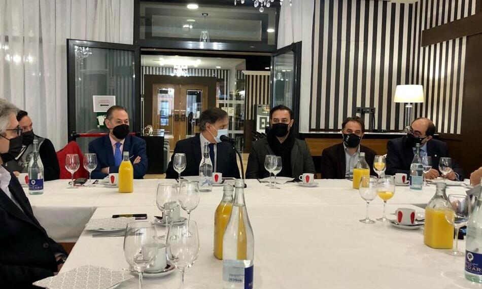 El alcalde ha compartido este miércoles un desayuno con el sector de los alojamientos hoteleros de la ciudad