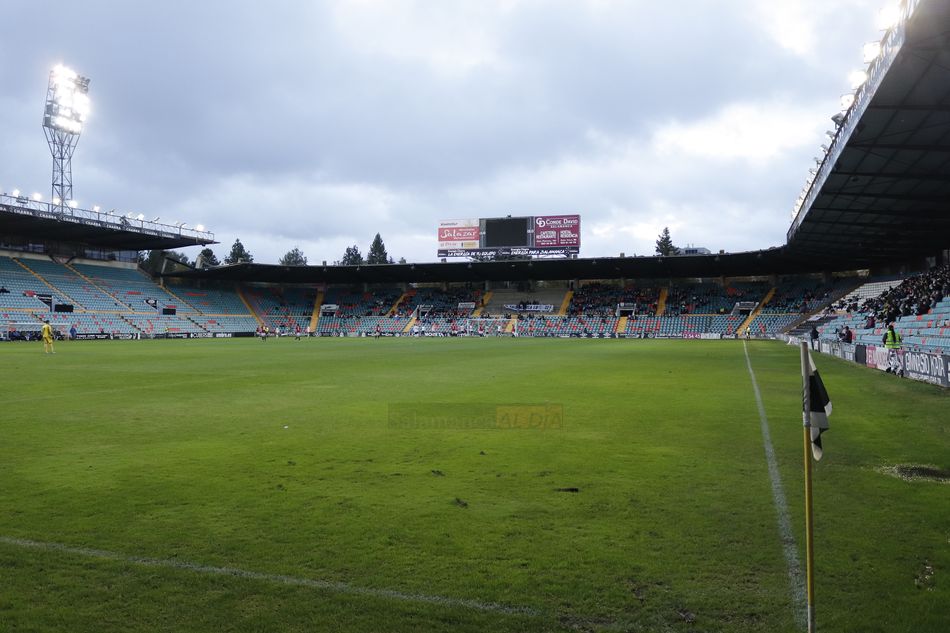 Aspecto del Estadio Helmántico en un partido / Guillermo García