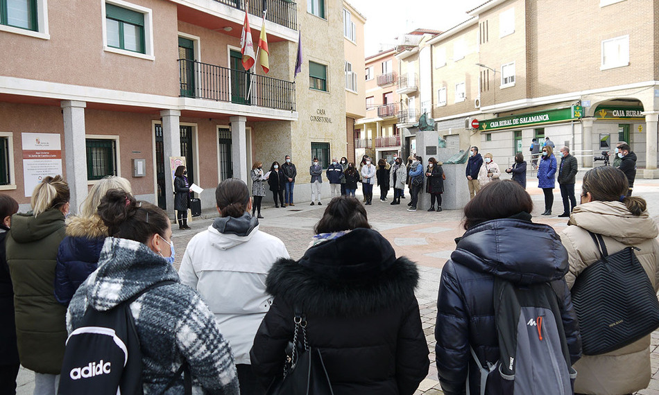 Lectura de manifiesto contra la violencia de género en Carbajosa de la Sagrada