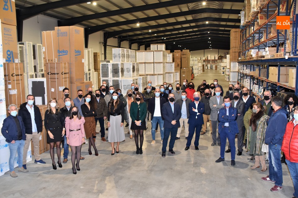 Asistentes a esta inauguración de Caslesa, en la nueva nave de 4.500 metros cuadrados