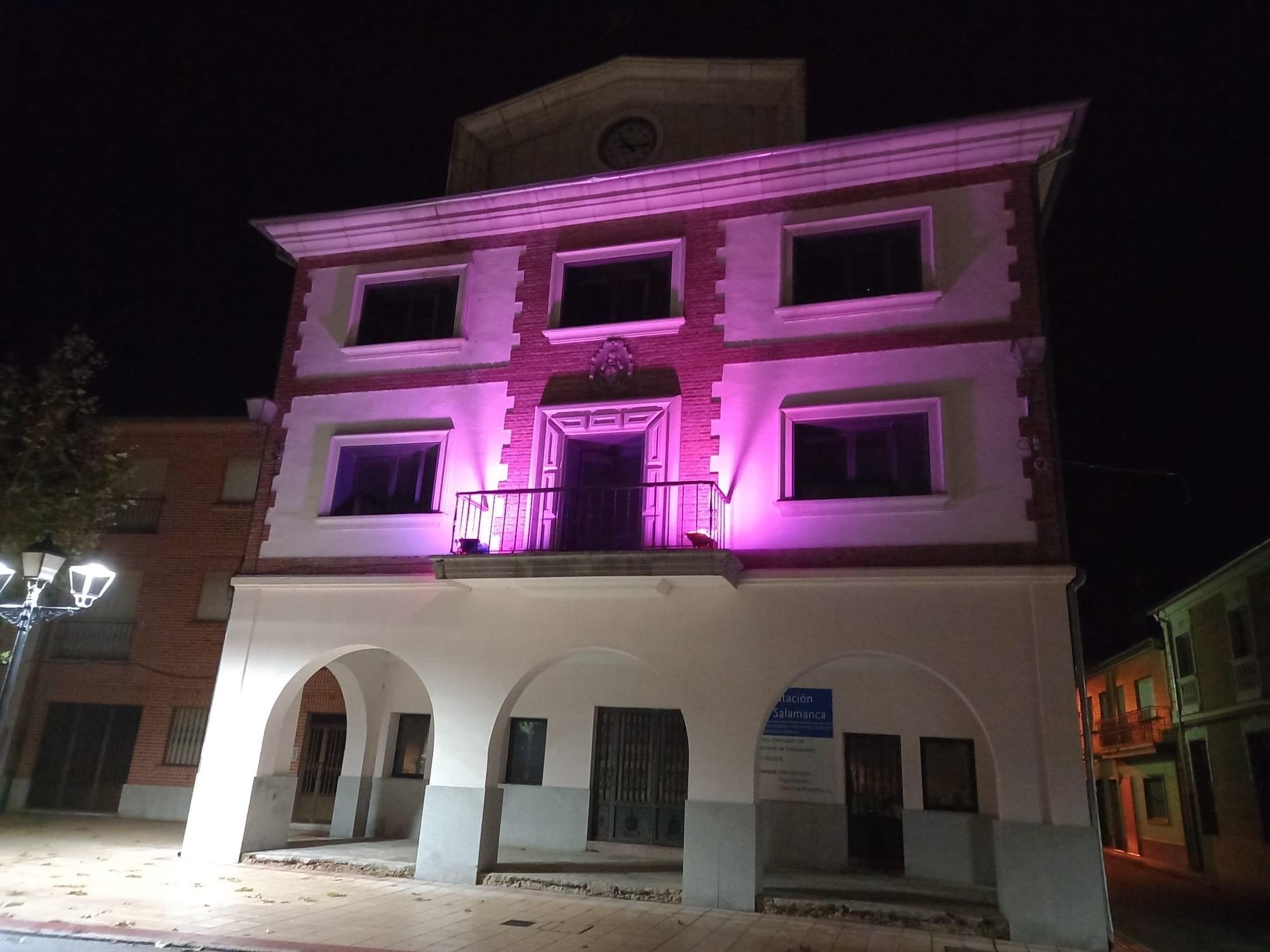 Cantalapiedra se viste de color para mostrar su rechazo a la violencia contra la mujer