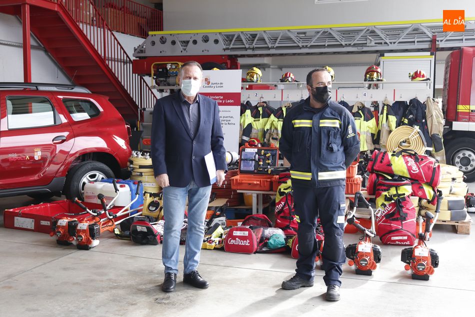 Presentación de los nuevos equipos en el Parque Principal de Bomberos de Villares de la Reina. Foto de Guillermo García