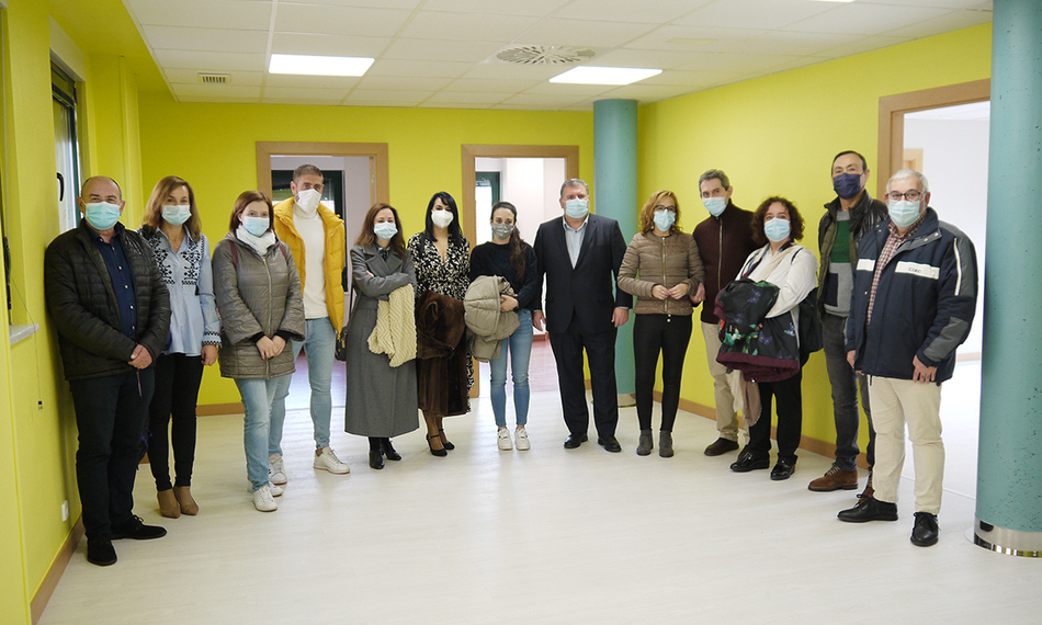 Visita al consultorio médico de Carbajosa tras finalizar las obras de mejora