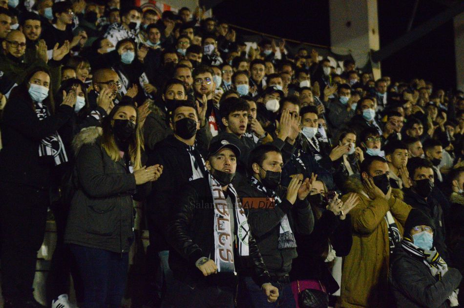 Hinchas blanquinegros en su hogar / Carlos Cuervo