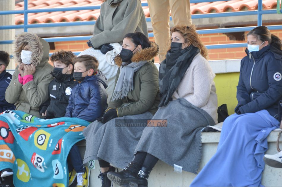 Gente con mantas en el Reina Sofía / Guillermo García