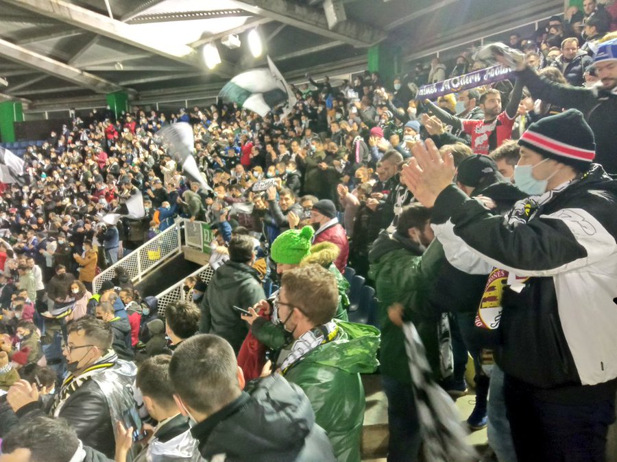 La afición de Unionistas, en plena fiesta / Unionistas CF