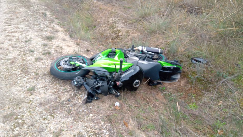 Estado en el que quedó la motocicleta tras el choque con el corzo