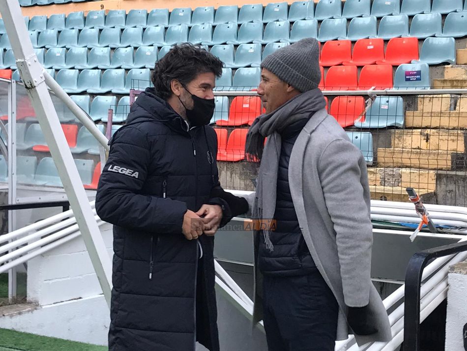 Calderón saluda a Samuel Baños / Guillermo García